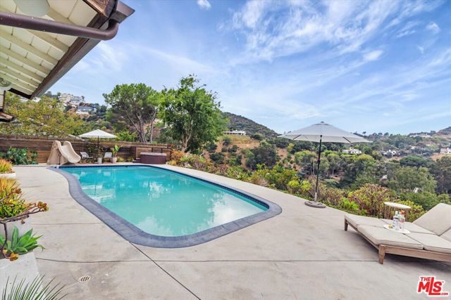 2316 Laurelmont Place, Los Angeles CA: https://media.crmls.org/mediaz/d87aec3b-0125-4c76-9102-1e0e14125358.jpg