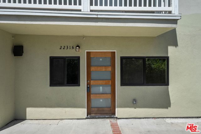 2231 1/2 Laverna Avenue, Los Angeles CA: https://media.crmls.org/mediaz/d87ba62f-57f7-480e-8b37-821e10f06730.jpg