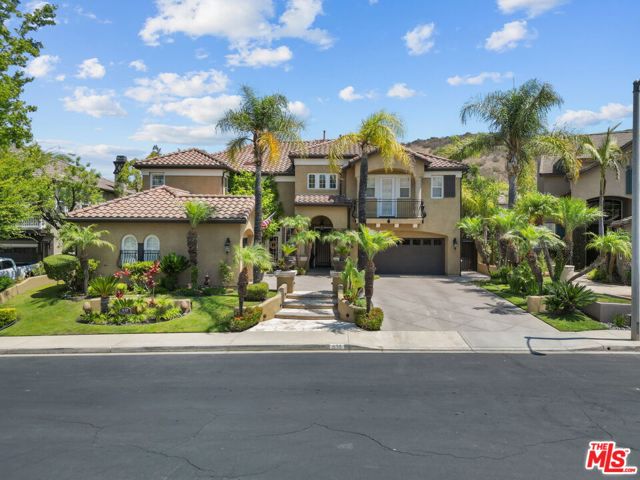 638 Oak Tree Court, Simi Valley CA: https://media.crmls.org/mediaz/d87be22c-19a4-40e5-bb91-61eaea945ad8.jpg