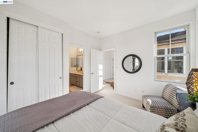 220 Hollister Avenue, Alameda CA: https://media.crmls.org/mediaz/d87be679-865e-4768-9883-3368b2290a74.jpg