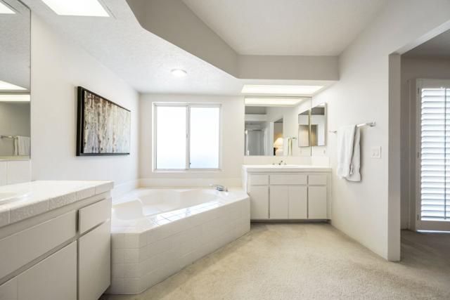 357 Desert Falls E Drive, Palm Desert CA: https://media.crmls.org/mediaz/d87c574a-4494-4877-85b5-a74076b6794c.jpg