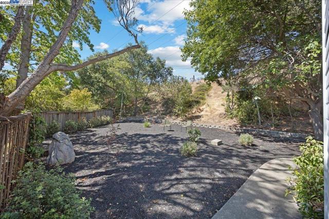 1218 Locust Dr, Vallejo CA: https://media.crmls.org/mediaz/d87c6f93-12b5-460e-93af-86adc95038b4.jpg