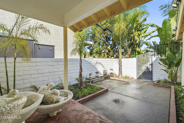 29148 Hillrise Drive, Agoura Hills CA: https://media.crmls.org/mediaz/d87cd3db-0552-46a3-8930-27f07b766010.jpg