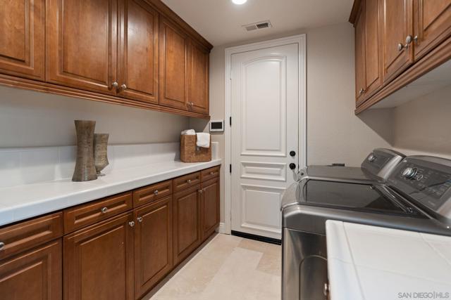 15583 Rising River Pl. S, San Diego CA: https://media.crmls.org/mediaz/d87d65ff-09eb-46e8-bf9f-ec94709109ef.jpg