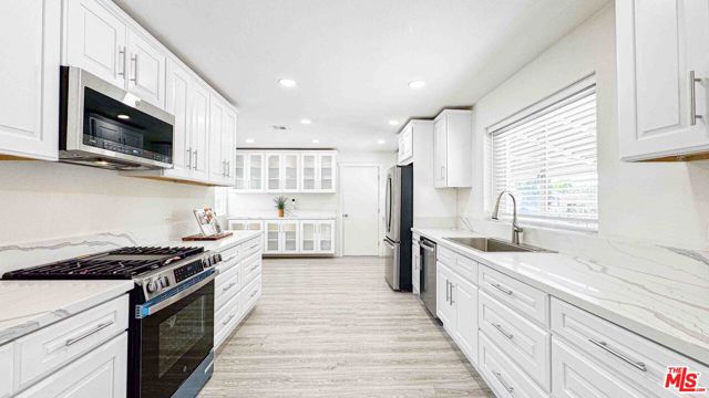 565 W El Morado Court, Ontario CA: https://media.crmls.org/mediaz/d87ee899-f4d4-4c69-bcda-2c21090e0985.jpg