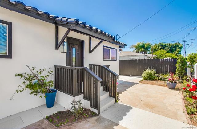 1303 Center Ave, Oceanside CA: https://media.crmls.org/mediaz/d87f2305-5c5e-43e8-9c60-22ce4aa3c9b6.jpg