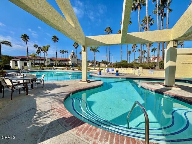 2271 Martinique Lane, Oxnard CA: https://media.crmls.org/mediaz/d87f3b03-6427-42ca-b8c1-11cb96ad03a9.jpg