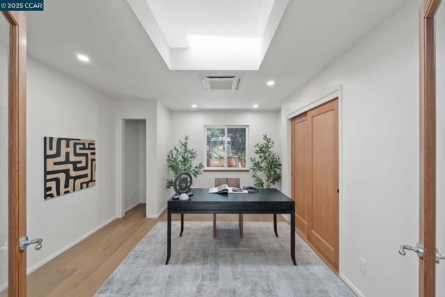 233 Melody Ln, Orinda CA: https://media.crmls.org/mediaz/d87fcacf-b9d6-4a01-afec-dc729c46c9e0.jpg