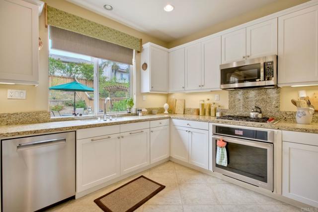 Detail Gallery Image 9 of 46 For 11590 Trailbrook Ln, San Diego,  CA 92128 - 4 Beds | 3 Baths