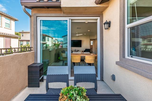 Detail Gallery Image 11 of 32 For 4352 Nautilus Way #5,  Oceanside,  CA 92056 - 4 Beds | 4 Baths