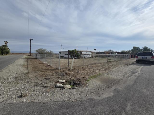 9588 Avenue H, Bombay Beach CA: https://media.crmls.org/mediaz/d8804685-95e5-4890-ae2f-94029adbfd5a.jpg