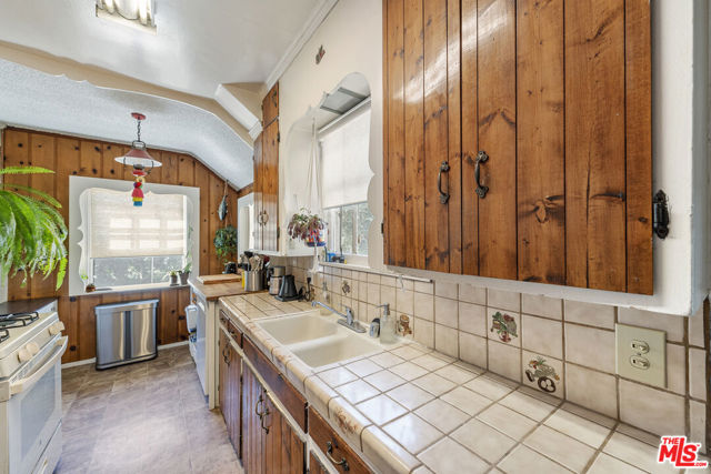 6349 Blanchard Canyon Road, Tujunga CA: https://media.crmls.org/mediaz/d8806831-3ade-46d7-bd9f-1c32b48bddb3.jpg