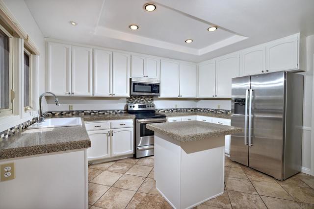 13059 Caminito Vilos, San Diego CA: https://media.crmls.org/mediaz/d880c252-b784-4b1b-8401-216544e1e71d.jpg
