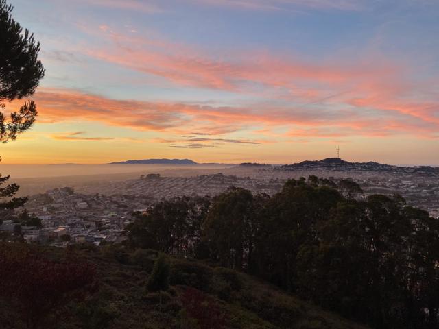 580 Pointe Pacific, Daly City CA: https://media.crmls.org/mediaz/d880d438-836b-43a2-b761-14ac34372872.jpg