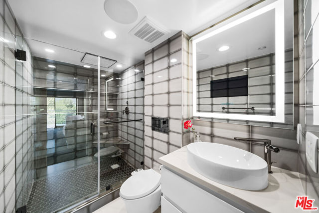 7141 Woodrow Wilson Drive, Los Angeles CA: https://media.crmls.org/mediaz/d880e842-8793-478c-83ad-0312c8225ae4.jpg