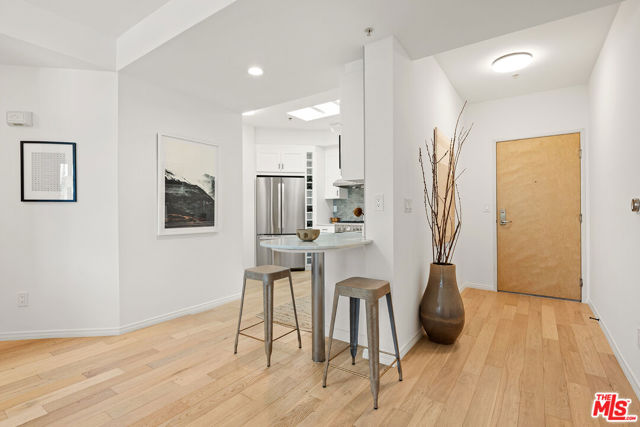 4180 Fair Avenue, Studio City CA: https://media.crmls.org/mediaz/d880ee57-c457-4210-a29f-2bdc81f6f014.jpg