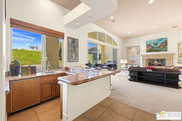 16 Villaggio Place, Rancho Mirage CA: https://media.crmls.org/mediaz/d8815025-d284-4136-a599-7f62c2586b85.jpg