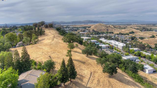 2617 Star Tree Ct., Martinez CA: https://media.crmls.org/mediaz/d881ca99-0020-493a-8e32-8294d461334b.jpg