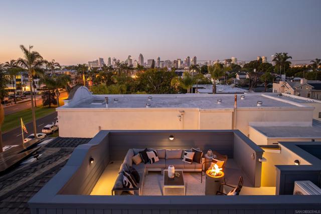 541 Orange Ave, Coronado CA: https://media.crmls.org/mediaz/d882b649-d13c-47c3-a590-9d6a420e00b1.jpg