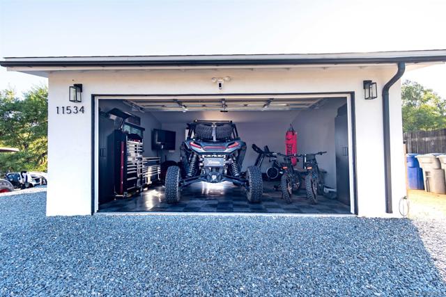 11534 Manzanita Rd, Lakeside CA: https://media.crmls.org/mediaz/d8830912-3e93-47aa-8024-0650dd7c83eb.jpg