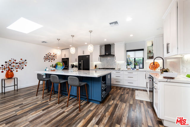 1865 El Monte Drive, Thousand Oaks CA: https://media.crmls.org/mediaz/d8834904-4a49-420f-a158-0aebc61f6577.jpg