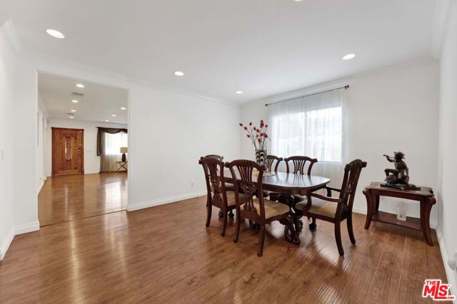 10109 Gloria Avenue, North Hills CA: https://media.crmls.org/mediaz/d883a2c3-8e7e-40f2-abd6-330166a64e57.jpg