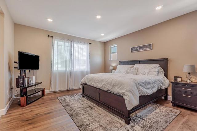 2340 Hibiscus Drive, Hollister CA: https://media.crmls.org/mediaz/d883ea64-51be-4c45-bd40-91d9279aafe1.jpg