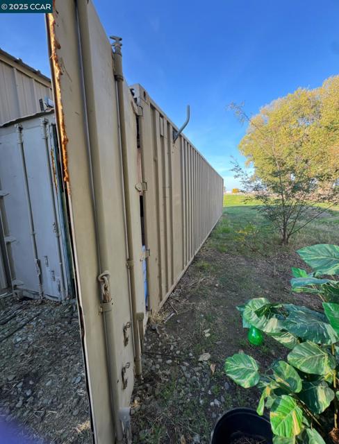 1950 Tule Ln, Knightsen CA: https://media.crmls.org/mediaz/d883f2f5-cf9a-4cf4-9026-ab80e87e0e65.jpg