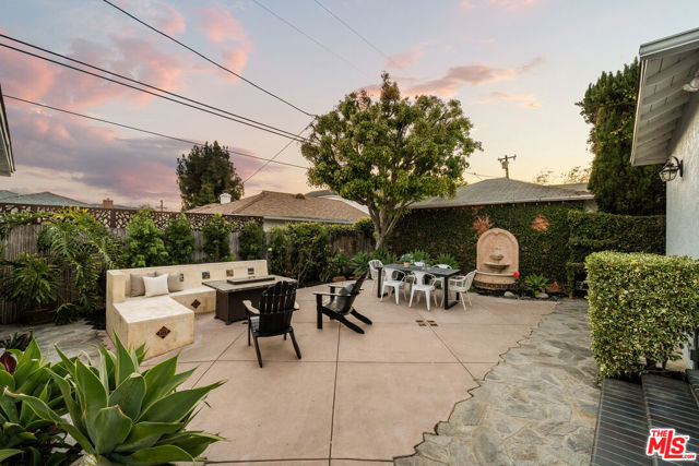 7737 Denrock Avenue, Los Angeles CA: https://media.crmls.org/mediaz/d8843034-af5b-4d38-8708-eb2d4985f79d.jpg