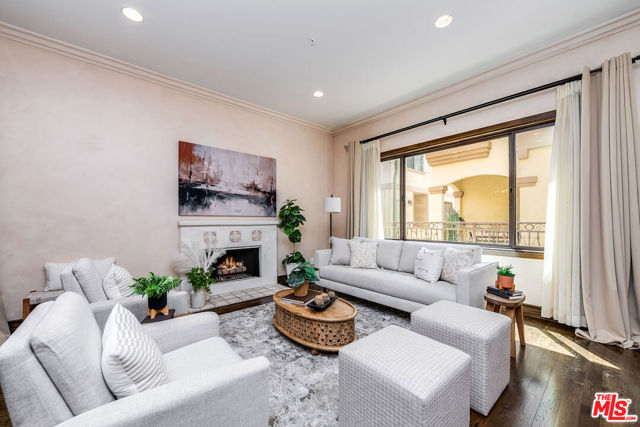 4125 W Hood Avenue, Burbank CA: https://media.crmls.org/mediaz/d8843b1c-2e84-4d44-80d2-7e210eab98d4.jpg