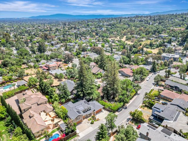 3119 Oak Knoll Drive, Redwood City CA: https://media.crmls.org/mediaz/d88464eb-cd06-4401-985a-8eb99ccd9e8c.jpg