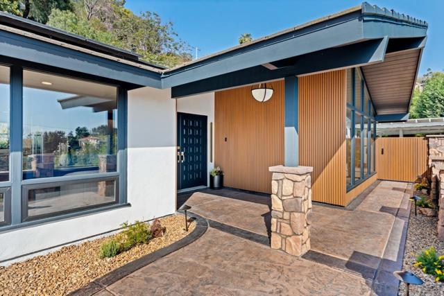 4911 Beaumont Dr, La Mesa CA: https://media.crmls.org/mediaz/d8846f39-1514-4bca-b115-c951cdb2e3f7.jpg
