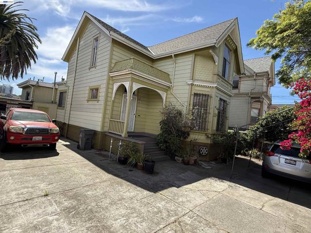 663 25TH Street, Oakland CA: https://media.crmls.org/mediaz/d884a6a3-d956-4970-98da-93c0eabec02d.jpg