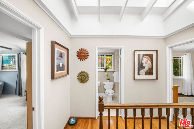 4963 Haskell Avenue, Encino CA: https://media.crmls.org/mediaz/d884a743-4dbb-4f96-a4fb-38be434295dc.jpg