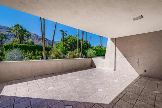 197 W Via Lola, Palm Springs CA: https://media.crmls.org/mediaz/d884c640-3b56-4d28-846f-243820c3dd20.jpg