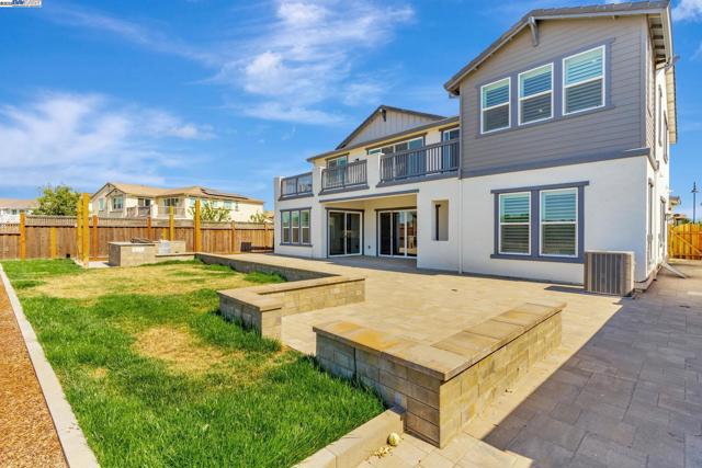 665 River Bend Dr, Lathrop CA: https://media.crmls.org/mediaz/d884ffcf-ab20-4423-a76f-8d89096ddb52.jpg