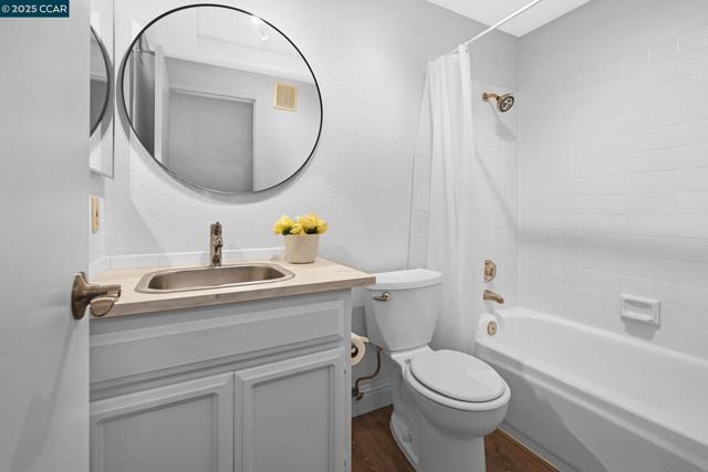 2140 Eastview Pl, Martinez CA: https://media.crmls.org/mediaz/d885167b-ea99-4cc0-9bee-5e16d22b1fc5.jpg