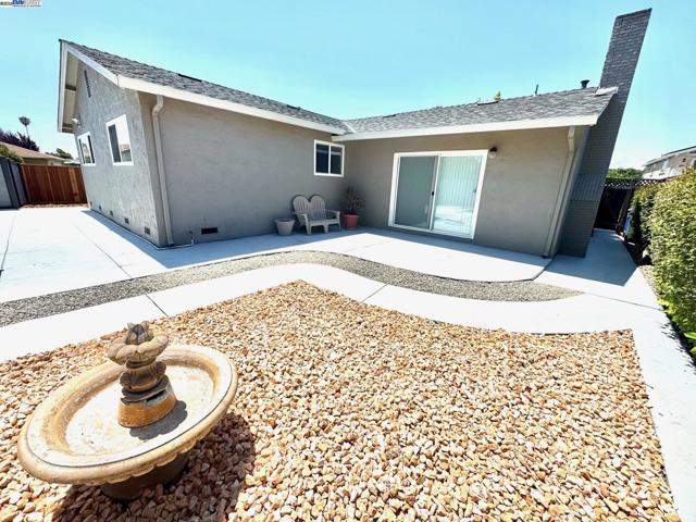 34288 Torrington Pl, Fremont CA: https://media.crmls.org/mediaz/d88546ed-3f1e-4ad9-8428-a34a549836da.jpg