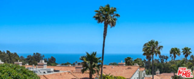 6465 Zuma View Place, Malibu CA: https://media.crmls.org/mediaz/d885da01-d08d-4e40-abd4-58ba5ae76134.jpg
