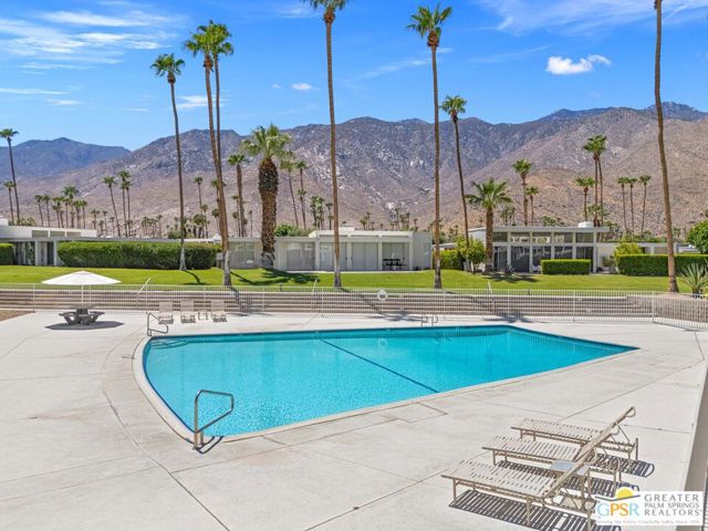 2723 S Kings Road, Palm Springs CA: https://media.crmls.org/mediaz/d8863e46-1fe3-402c-8a8e-d28d4d31e7ef.jpg