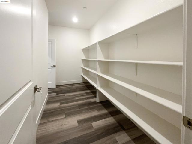 2066 Espana Ln, Rio Vista CA: https://media.crmls.org/mediaz/d886631a-adba-46dc-8771-ed171e41be48.jpg
