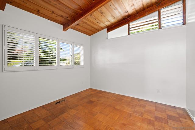 1201 Via Barranca, La Jolla CA: https://media.crmls.org/mediaz/d886c7d4-1c6d-4b05-87c7-4449087e93f1.jpg