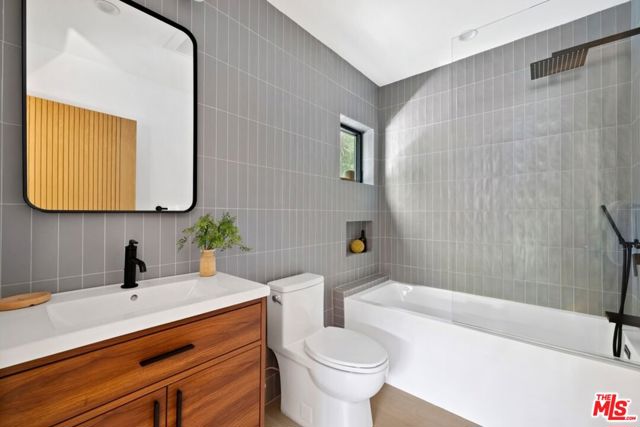 2716 Laurel Pass / Bypass, Los Angeles CA: https://media.crmls.org/mediaz/d8877b7a-bacd-467c-bdbe-fb3195325fae.jpg