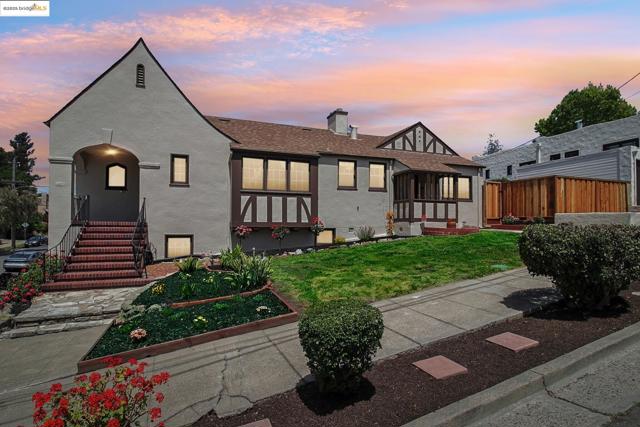 2900 Sheffield Ave, Oakland CA: https://media.crmls.org/mediaz/d8878893-3dd0-44b4-8db6-94bbbe52d519.jpg