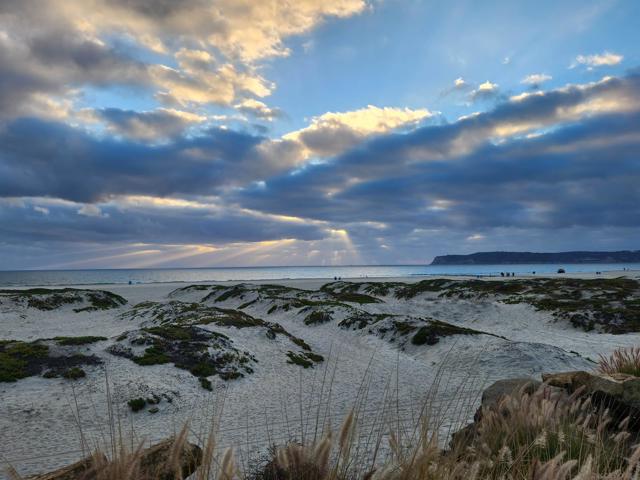 1730 Avenida Del Mundo, Coronado CA: https://media.crmls.org/mediaz/d8888f76-d1f3-43ce-a37d-bb462ab2c195.jpg