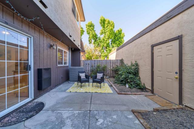 1748 Vancouver Green, Fremont CA: https://media.crmls.org/mediaz/d888c444-898c-4d6b-b73c-194b4230dea5.jpg