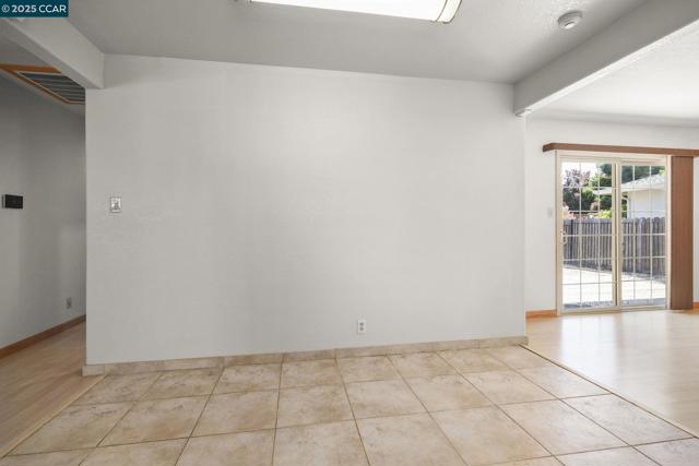 928 Sassel Ave, Concord CA: https://media.crmls.org/mediaz/d889036f-b652-4853-850a-b6a0fa9feede.jpg