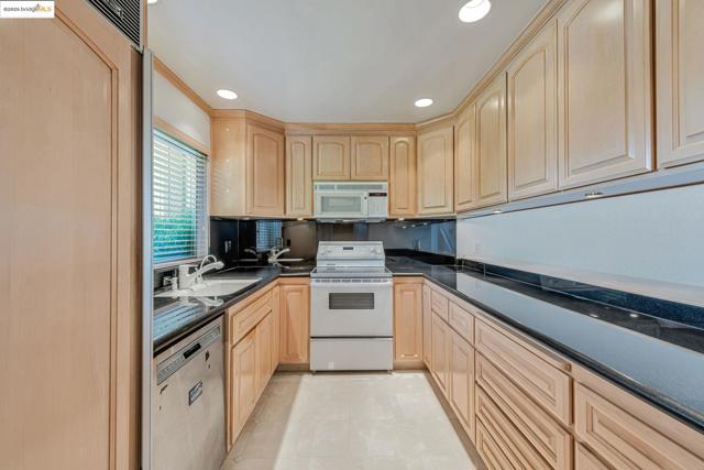 1160 Marianas Ln, Alameda CA: https://media.crmls.org/mediaz/d88976b7-339f-4193-aa31-fd2a7268125b.jpg