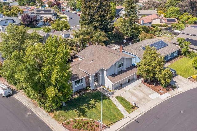 2740 Mohawk Cir, San Ramon CA: https://media.crmls.org/mediaz/d8899ef8-5c86-4bf0-82c6-797290b6f8d1.jpg