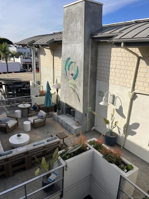687 S Coast Highway, Encinitas CA: https://media.crmls.org/mediaz/d889a5a5-f8e2-43d1-a87f-5397a6f31344.jpg